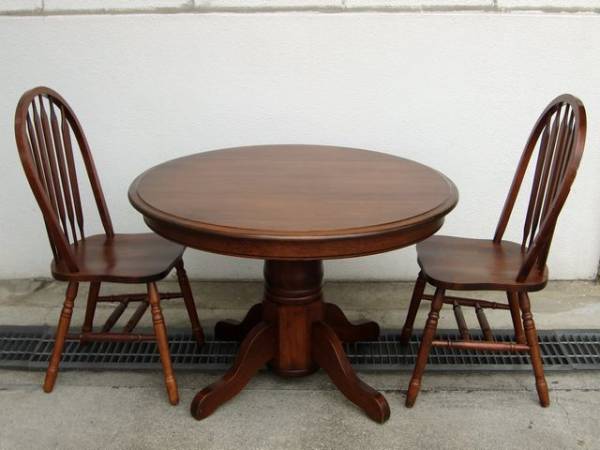 丸テーブルと椅子２脚セット　アンティーク調